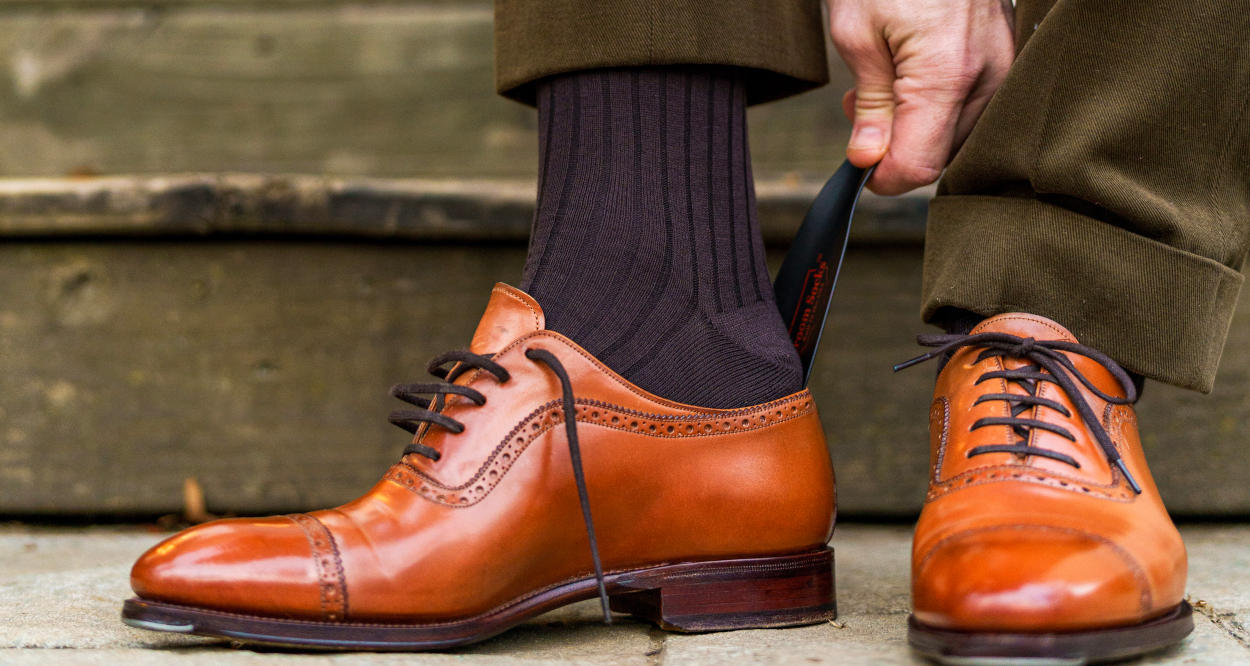 brown dress socks with brown trousers and light brown oxford dress shoes