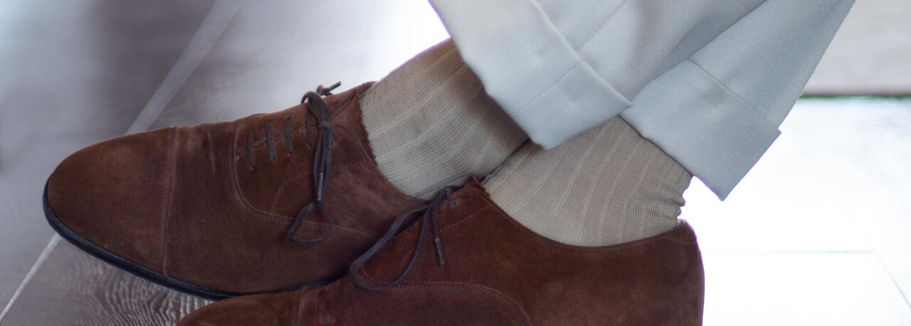 What Color Belt to Wear With White Shoes: Expert Tips & Tricks