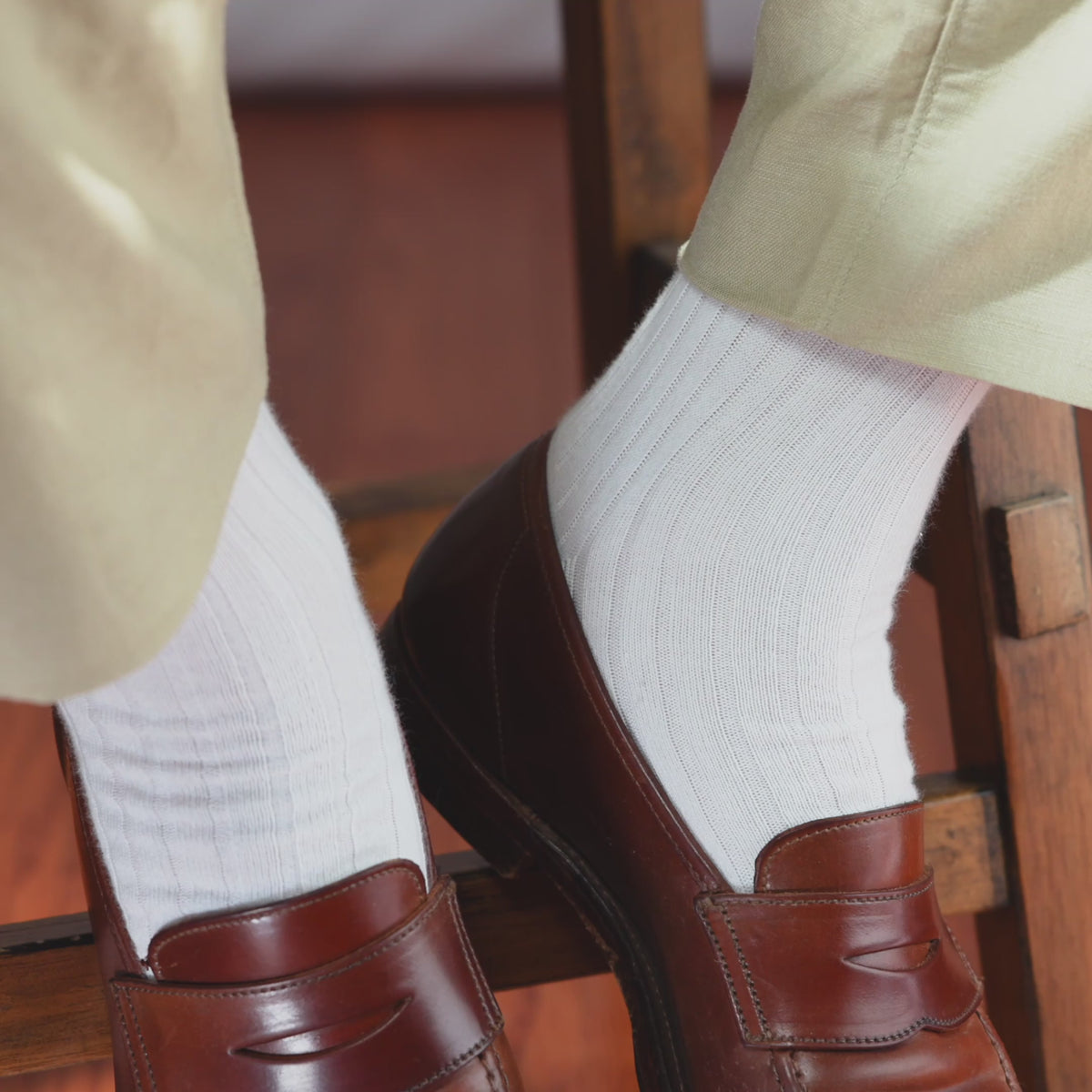 video overview of white cotton dress socks for men