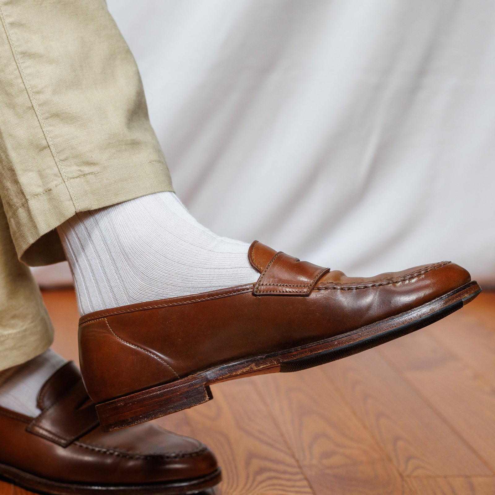 man wearing white cotton dress socks with loafers and linen slacks