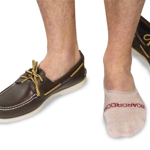 man wearing tan no-show socks with boat shoes